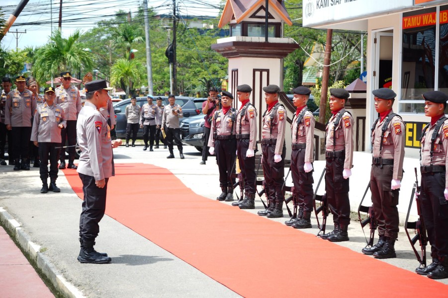 Kapolda Riau Memberikan Arahan Kepada Personil Polres Indragiri Hilir