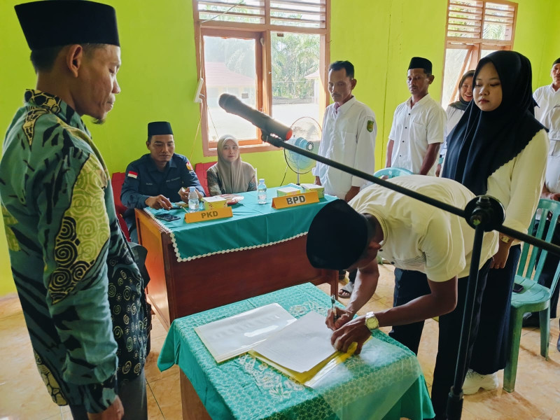 KPPS Desa Talang Jangkang Dilantik dan Giat Bimtek