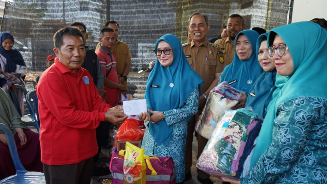 Bupati Inhil Salurkan Bantuan Korban Kebakaran, Wujudkan Sinergi Lintas Instansi Ringankan Beban Warga
