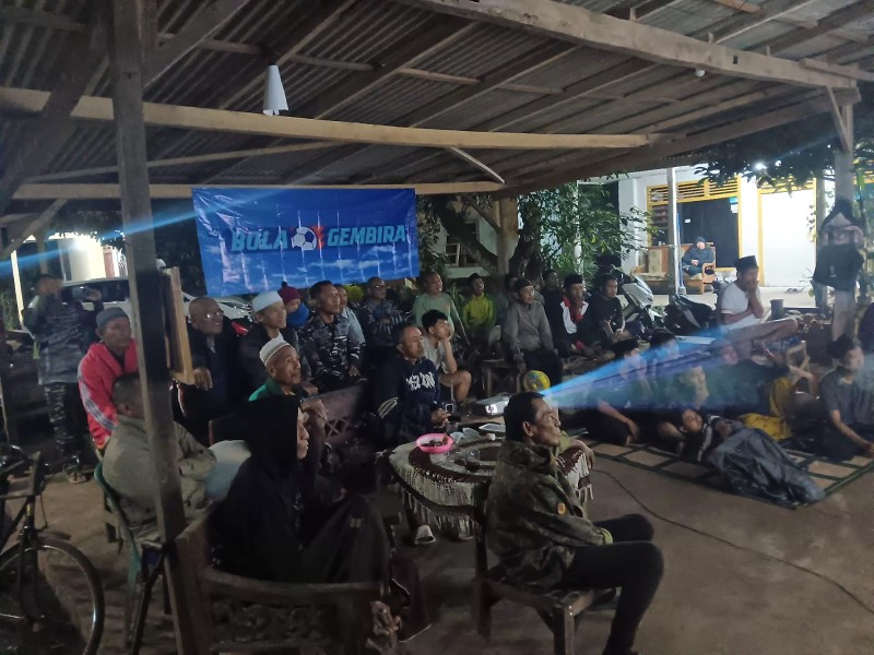 Nonton Bareng Piala Dunia 2026 Bersama Satgas TMMD ke-129 Pererat Kebersamaan TNI dan Masyarakat