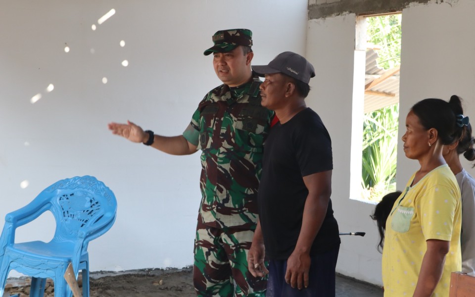 TMMD 129 Bojonegoro : Letkol Dedy Dwi Wijayanto Tinjau Progres Rehab Rumah di Kesongo