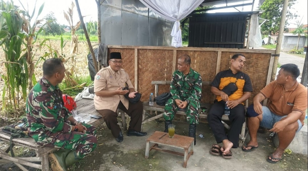 Kopda Duwi Yudha Komsos dengan Warga Desa Janti