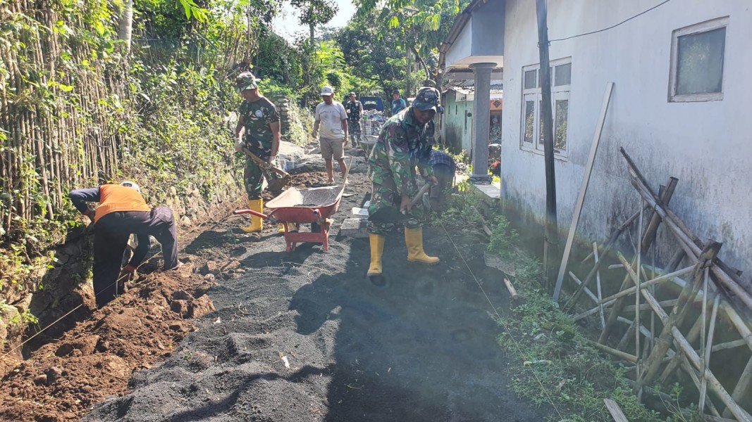 Pemasangan Paving di Dusun Klagin Desa Brabe Capai 70 Persen