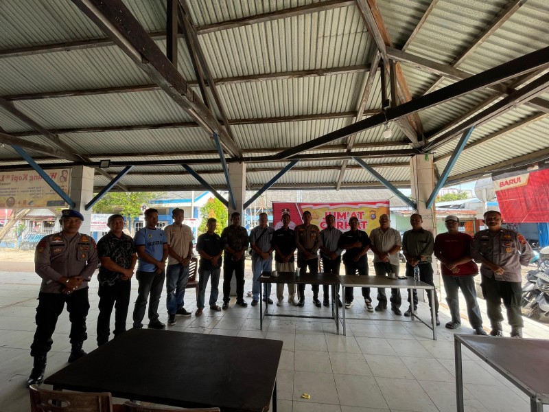 Polres Indragiri Hilir Gelar Jumat Curhat Bersama Komunitas TKBM di Pelabuhan Baruna Tembilahan