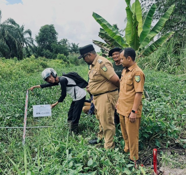 Tembilahan Milik Kita: Camat Ari Syuria Tegas Larang Bangunan di Atas Parit dan Buang Sampah Sembarangan