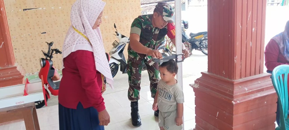 Babinsa Koramil Kabuh bersinergi Wujudkan Balita Sehat