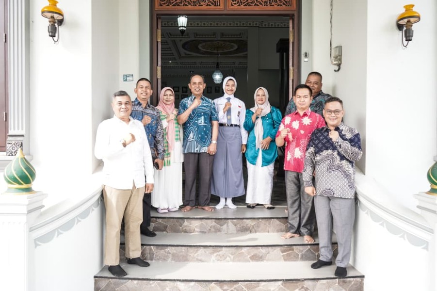 Bupati Herman dan Ketua TP-PKK Inhil Lepas Keberangkatan Arifa Rahma Maulydha ke Jakarta, Wakili Riau sebagai Paskibraka Nasional 2026