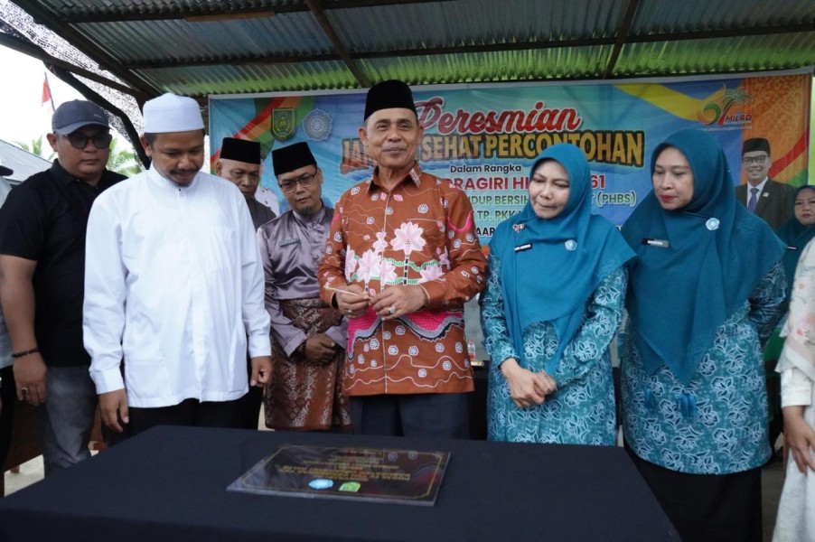 Milad Ke-61 Inhil, Bupati Herman Hadirkan Jamban Sehat Percontohan di Ponpes Daarul Rahman