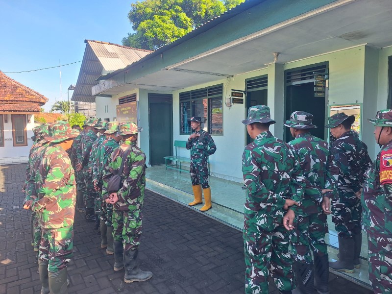 Danramil 0820/21 Maron Beri Arahan Kepada Satgas TMMD Ke-128 Kodim 0820 Probolinggo, Tekankan pentingnya Kedisiplinan dan Kekompakan