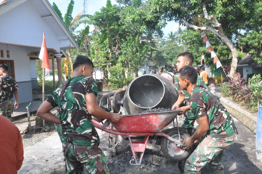 Pengecoran Jalan TMMD ke-129 Terus Dikebut, Percepat Penyelesaian Sasaran Fisik