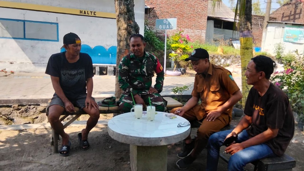 Babinsa Koramil Megaluh Sambang Desa Kedungrejo