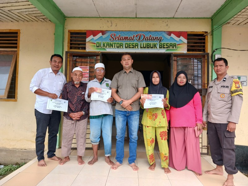 Salurkan BLT-DD, Pemdes Lubuk Besar Berupaya Bantu Ringankan Beban Masyarakat