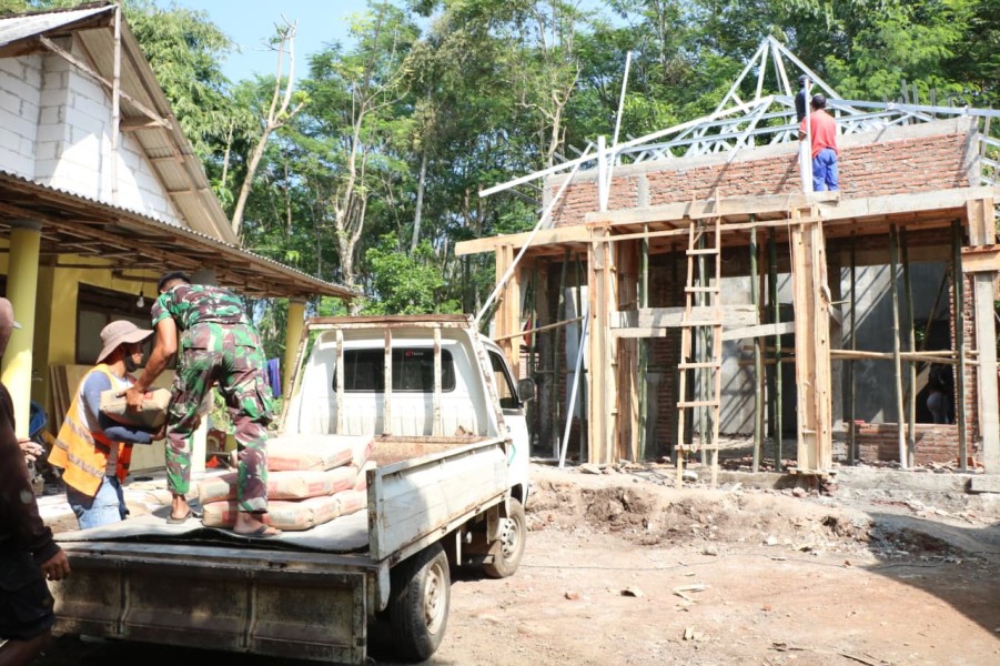 Pembangunan Musholla Baiturrahim di Dusun Leduk Masuk Tahap Pemasangan Kerangka Atap