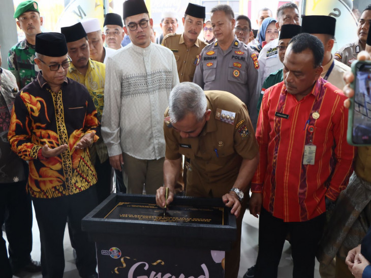 Resmikan Grand Opening Toko Emas Syam Grup, Pj Bupati: Pertanda Ekonomi Masyarakat Kampar Makin Maju