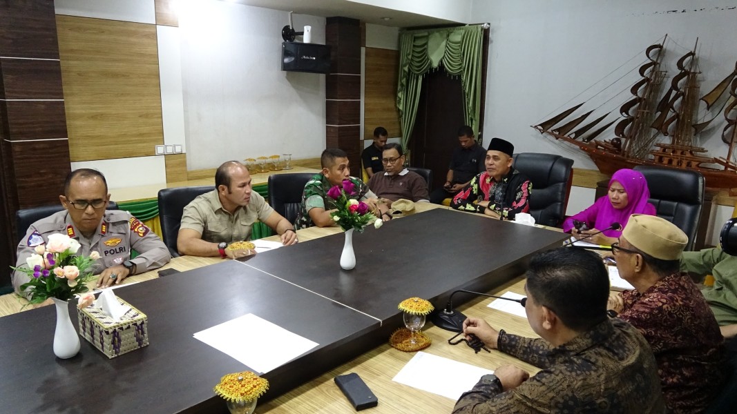 Pemkab Inhil Tegaskan Pemasangan Portal Untuk Batasi Angkutan Berat di Jalan Lintas Rengat - Tembilahan