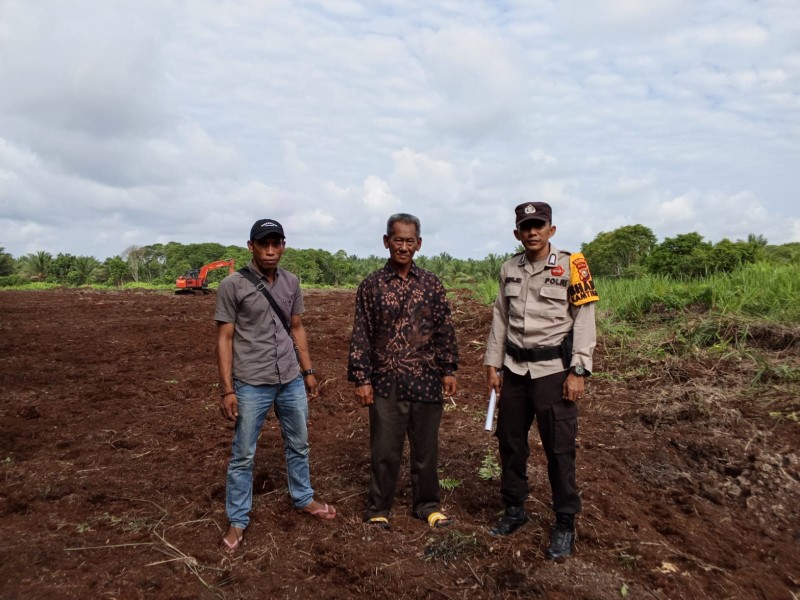 Bhabinkamtibmas Desa Belaras Barat Cek Kesiapan Lahan Jagung Kuartal II untuk Dukung Ketahanan Pangan