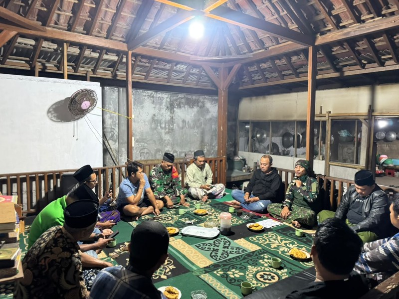 Persiapan Wasev TMMD, Satgas Bersama Pemerintah Desa Gelar Rapat di Rumah Kepala Desa