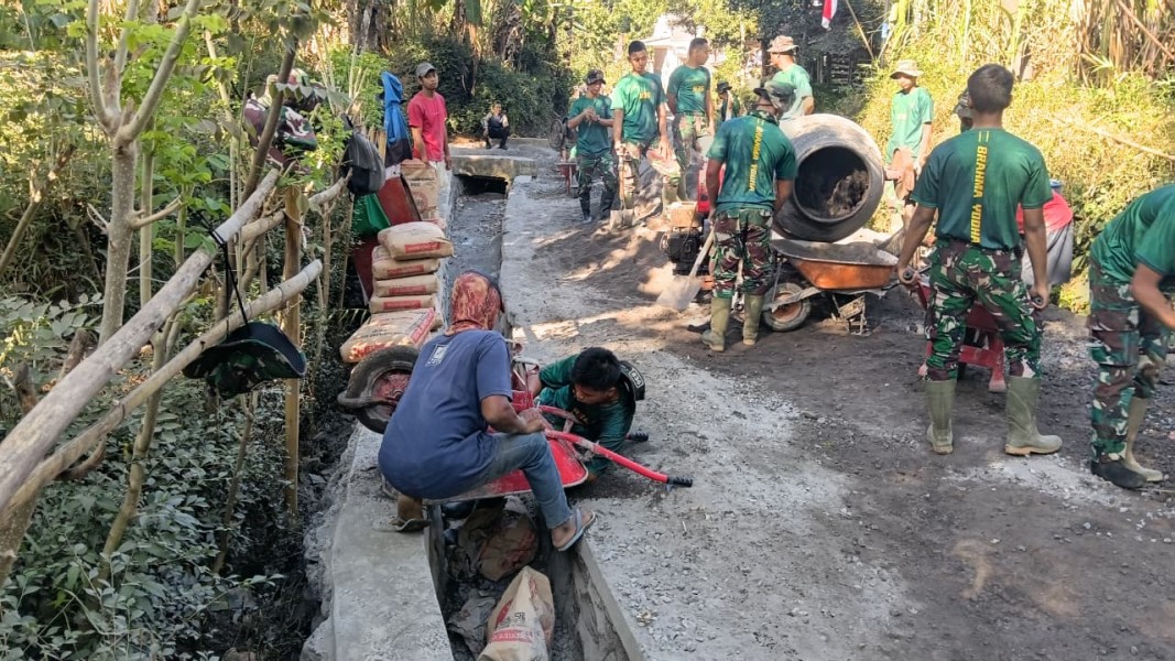 Perawatan Peralatan Kerja Jadi Prioritas, Satgas TMMD ke-129 Pastikan Pembangunan Berjalan Tanpa Hambatan