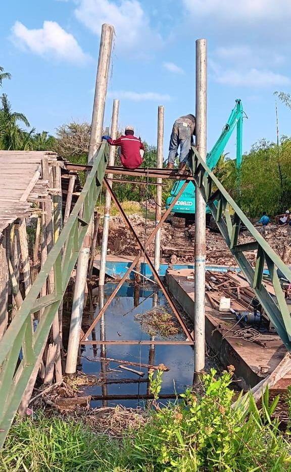 Implementasikan Program CSR, PT  RSUP Bangun Jembatan di Pulau Burung
