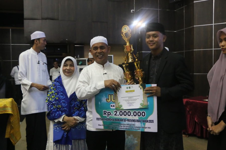 Bupati Herman Tutup Festival Hadroh Al Banjar Tingkat Provinsi Riau