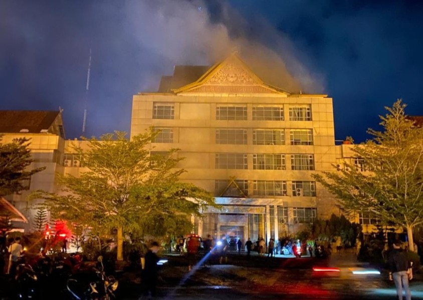 Pemkab Inhil Berduka, Malam Ini Kebakaran Landa Gedung Kantor Bupati