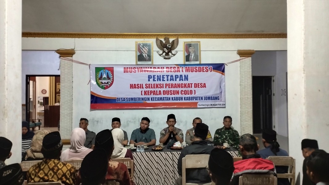 Sertu Adi Komsos dengan Perangkat Desa Sumberingin