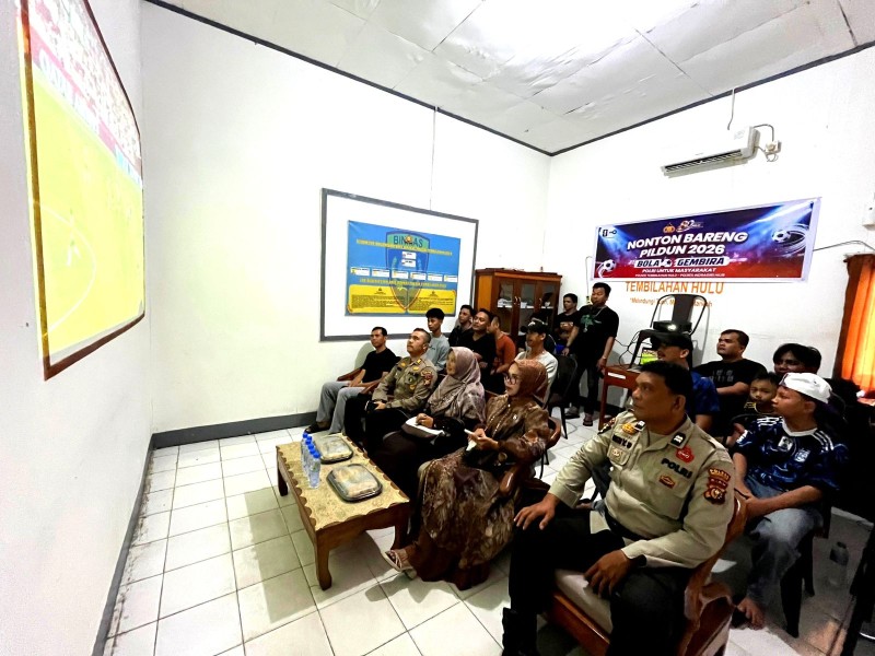 Polsek Tembilahan Hulu Gelar Nobar Piala Dunia 2026 Bersama Warga