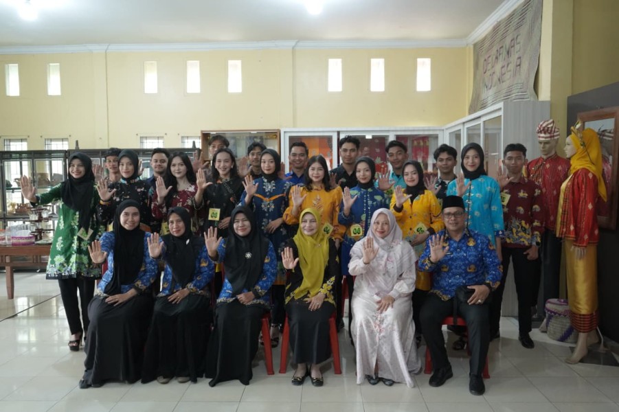 Ketua Dekranasda Inhil Harapkan Peran Bujang Dara Lestarikan Produk Daerah Hingga Mancanegara
