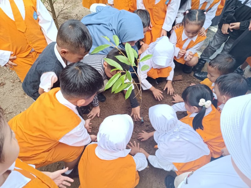 Polres Inhil Gelar Program Kapolda Riau Green Policing di TK Bhayangkari Tembilahan Hulu