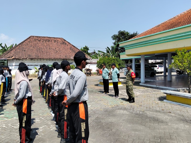 Danramil Kudu dan Forkopimcam Kudu Lakukan Pengecekan Paskibra