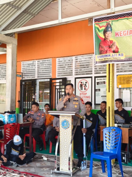 Polsek Tempuling Gelar Sosialisasi Green Policing dan Pencegahan Kenakalan Remaja di SMA