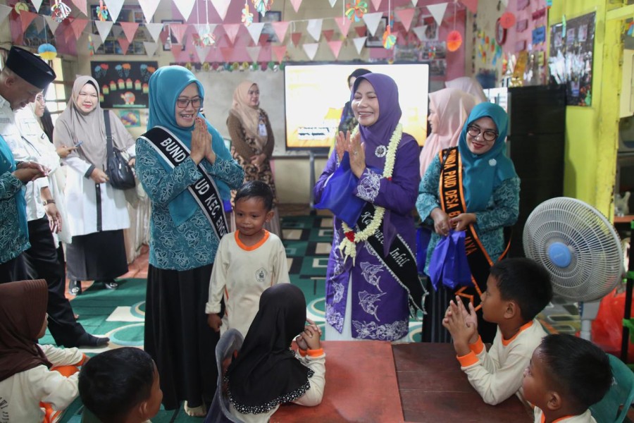 Bunda PAUD Inhil Tinjau Langsung Lingkungan Belajar TK Pertiwi 3 di Desa Bagan Jaya