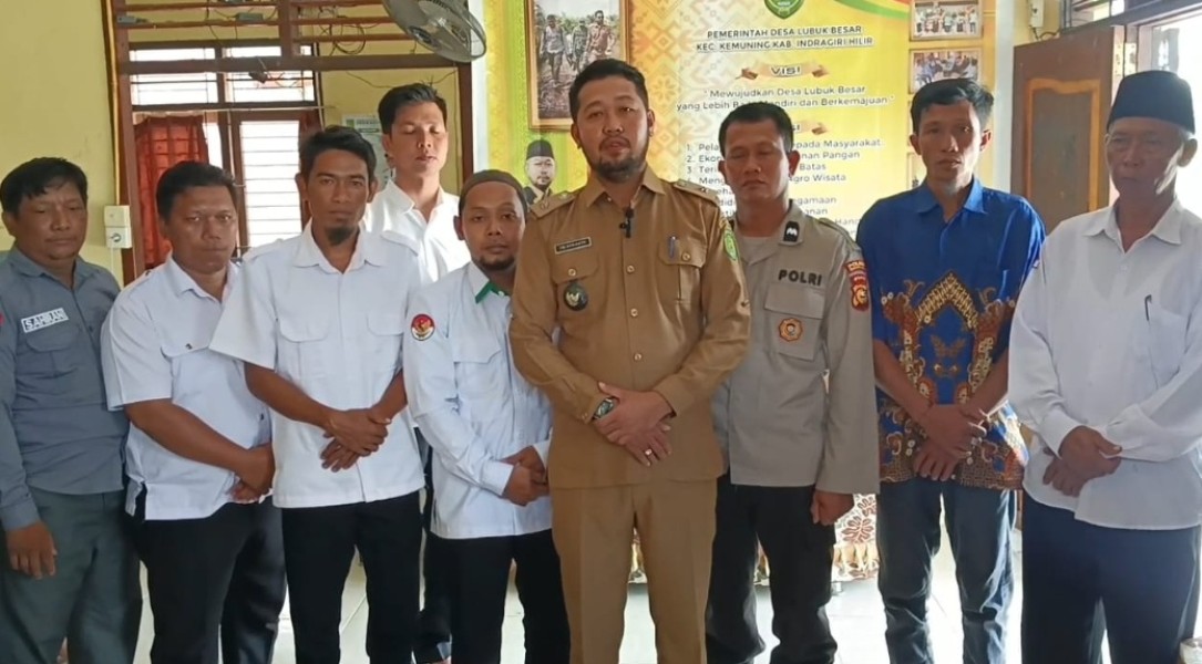 Rapat Pembahasan Karhutla di Desa Lubuk Besar, Menindaklanjuti Keputusan Bupati Indragiri Hilir tentang Status Siaga Darurat