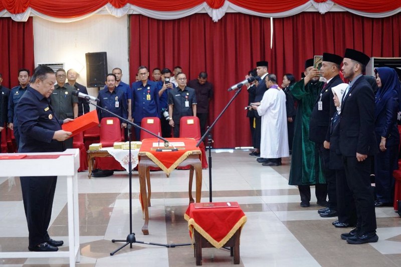 Penyegaran Birokrasi, Plt Gubri Lantik 238 Pejabat Eselon III dan IV