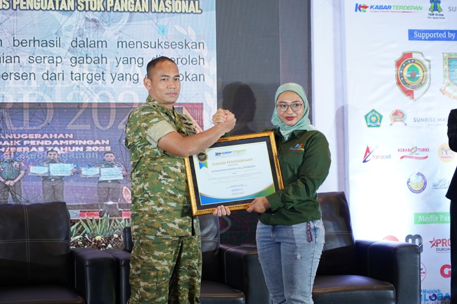 Dandim Letkol Kav Dicky Raih Penghargaan Kabar Terdepan Award