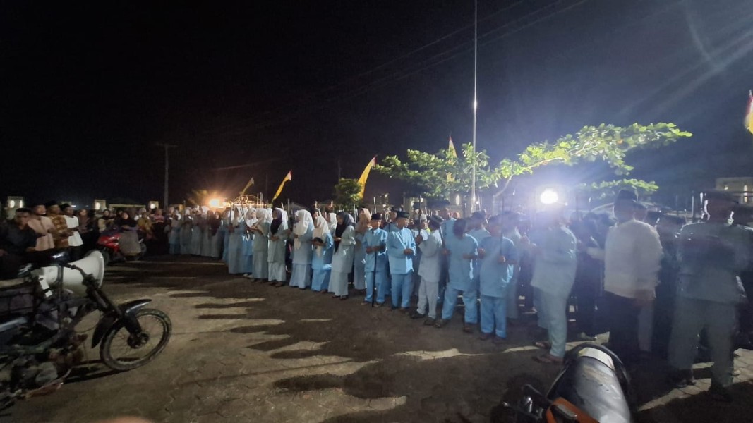 Pemdes Batu Ampar dan Karang Taruna Pawai Obor Keliling Sambut Idul Fitri