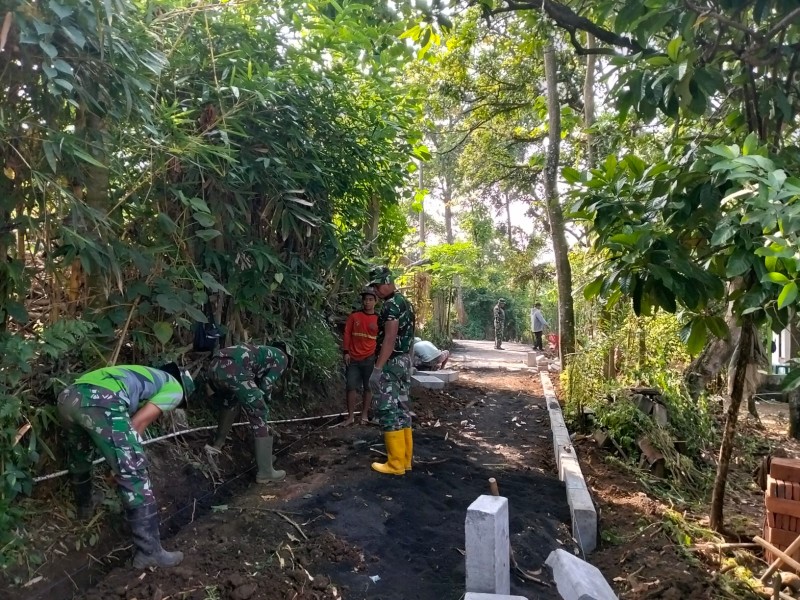Pemasangan Paving Capai 450 meter, Satgas Kebut Pengerjaan