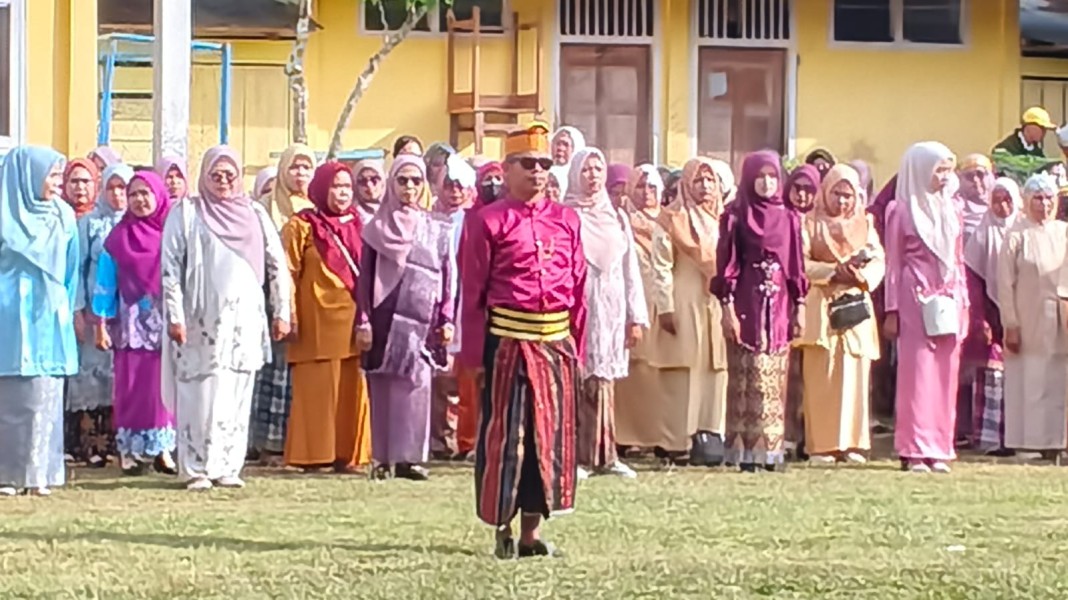 Kapolsek Kemuning Pimpin Upacara Hardiknas ke-67 di SMAN 1 Kemuning, Ajak Tingkatkan Sinergi Majukan Pendidikan