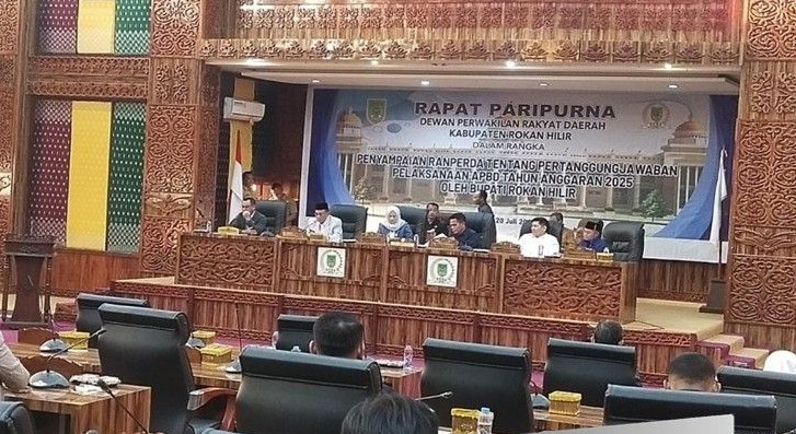 Paripurna DPRD Jawaban Jawaban Bupati Rohil Atas pandangan Umum Fraksi RANPERDA APBD 2025