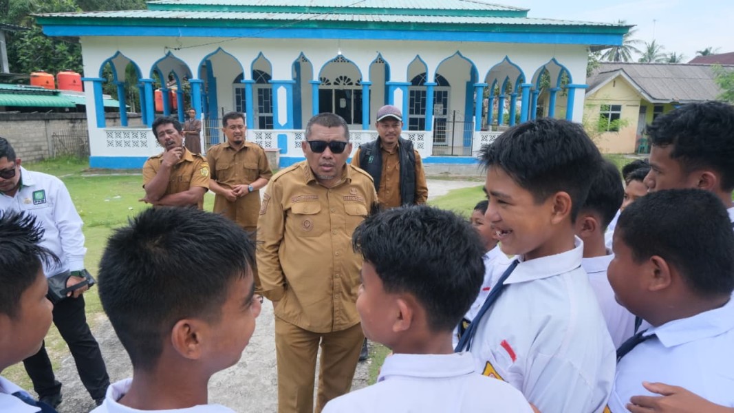 Wabub Rocky Turun Lansung Ke Wilayah 3T, Bukti Nyata Bawa Solusi Untuk Pendidikan Dan Konektivitas Warga.