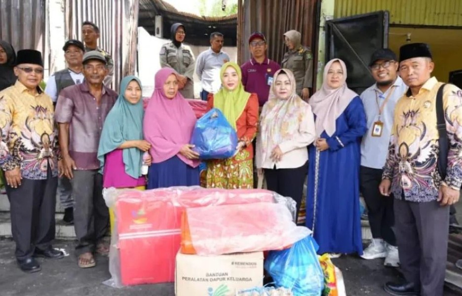 Pemkab Inhu Salurkan Bantuan untuk Korban Kebakaran di Tanah Merah