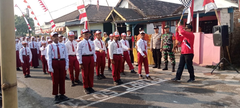 Serka Eko Kawal Kegiatan Gerak Jalan di Desa Talun Kidul