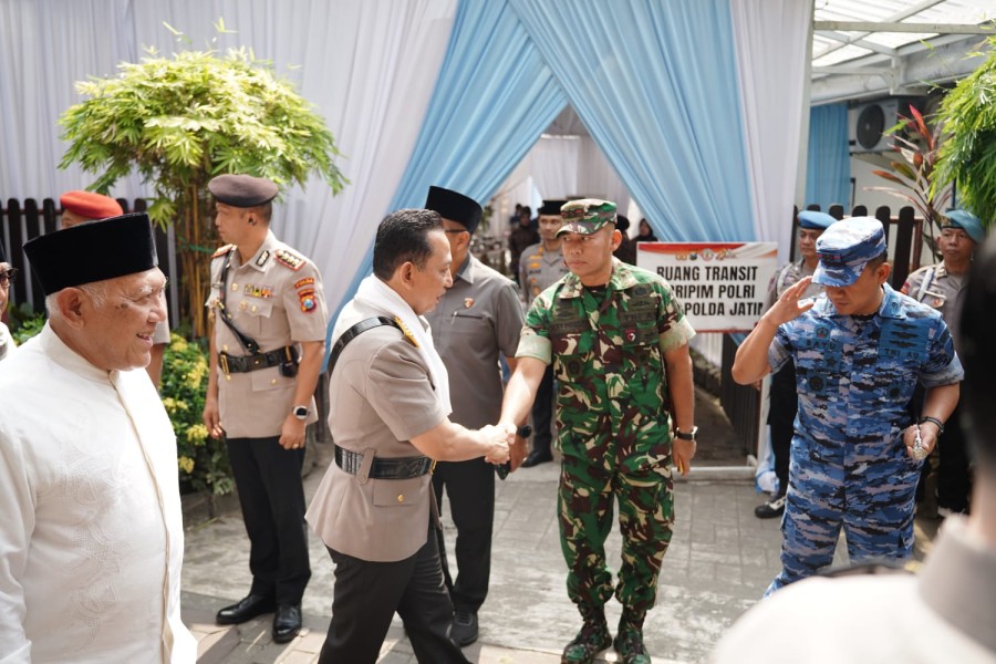 Dandim Jombang Dampingi Kapolri Ziarah ke Makam Presiden ke-4 RI KH Abdurrahman Wahid