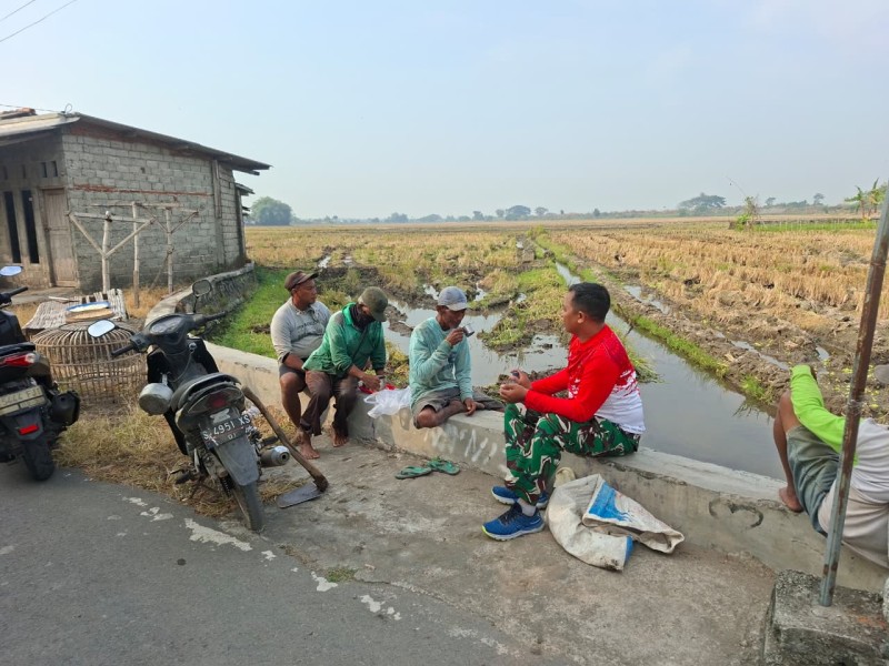 Sertu Sutrisno Jalin Kedekatan dengan Warga Gudo
