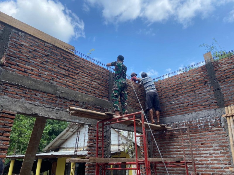 Rehab Musolla Baiturrahim di Dusun Leduk Capai 60 Persen, Satgas TMMD Ke-128 Fokus Pemasangan Kolom