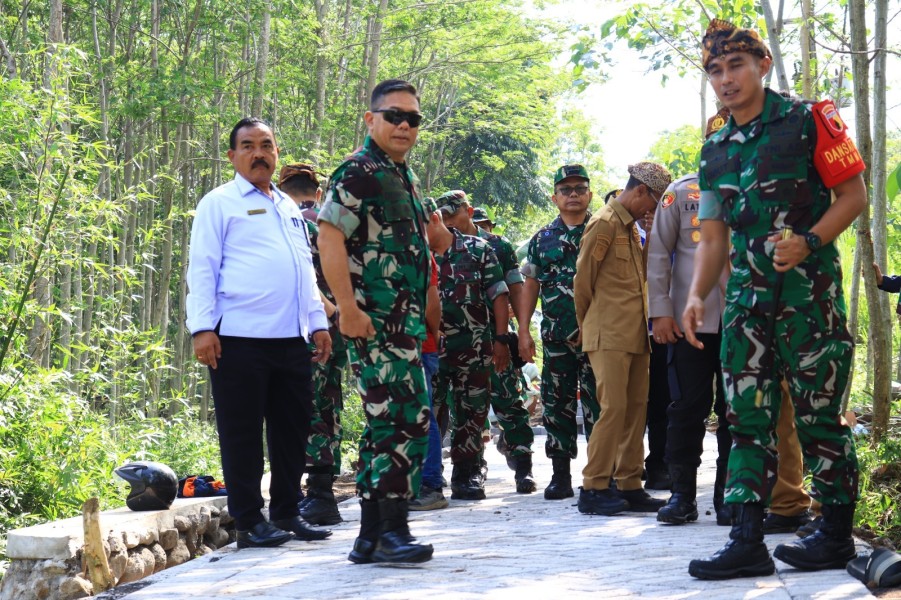 Tim Wasev Sterad TNI Tinjau Sejumlah Titik Pembangunan TMMD Ke-128 di Desa Brabe