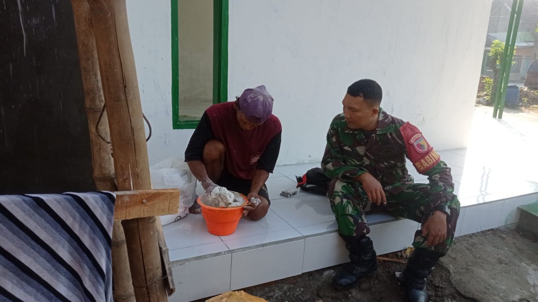 Babinsa Sertu Samsul Perkuat Kemanunggalan di Desa Jogoroto
