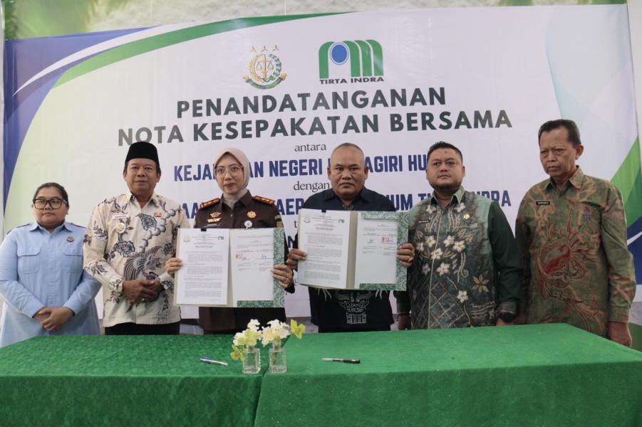 Kejari Inhu dan Perumda Tirta Indragiri Teken MoU Penanganan Hukum Datun