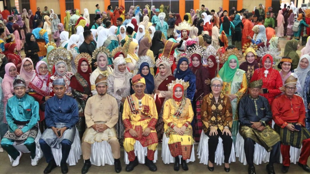 Upacara Peringatan Hari Pendidikan Nasional 2025 di Gedung Engku Kelana,Bupati Herman Bacakan Pidato Menteri Pendidikan