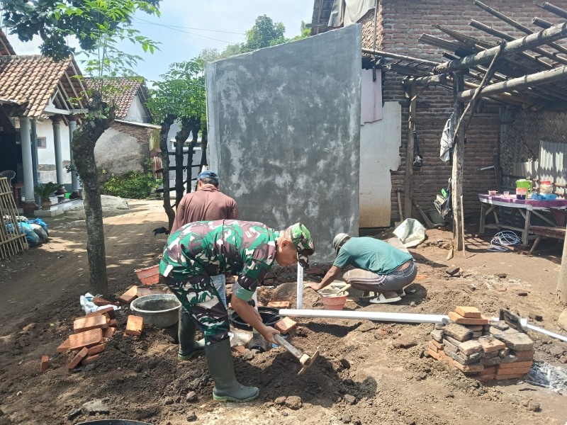 Pembangunan Tangki Septik Individual Program TMMD Ke -128 Kodim 0820/Probolinggo di Desa Brabe Capai 85 Persen